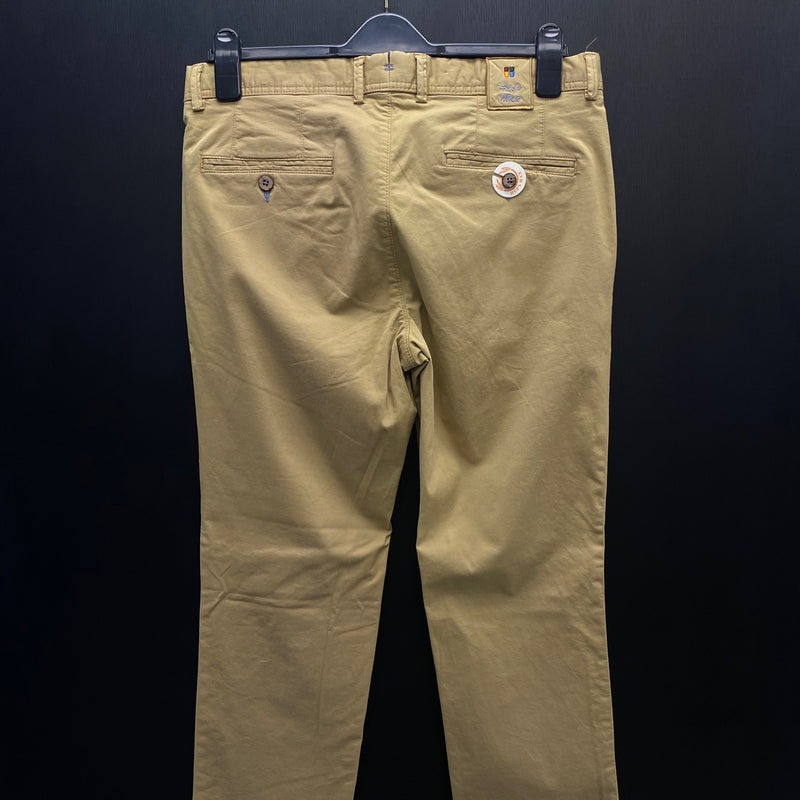 Moncleef Chinos